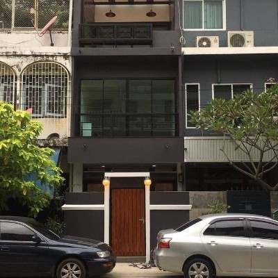 Modern Townhome in Sukhumvit 16